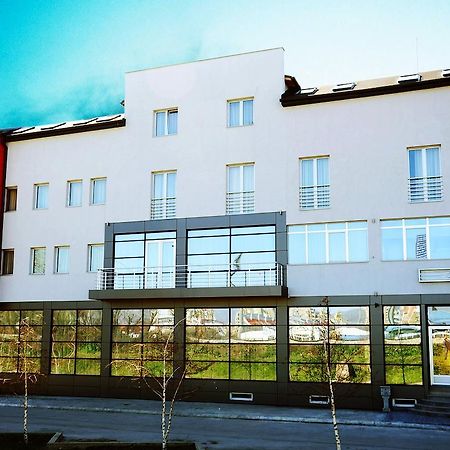 Garni Hotel Crystal Ice Ni エクステリア 写真