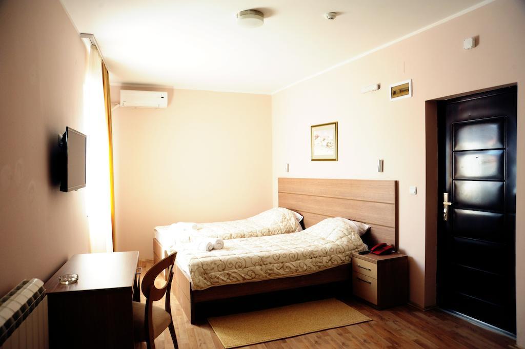 Garni Hotel Crystal Ice Ni 部屋 写真