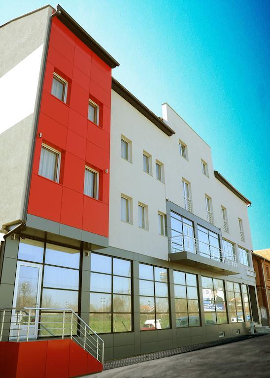 Garni Hotel Crystal Ice Ni エクステリア 写真