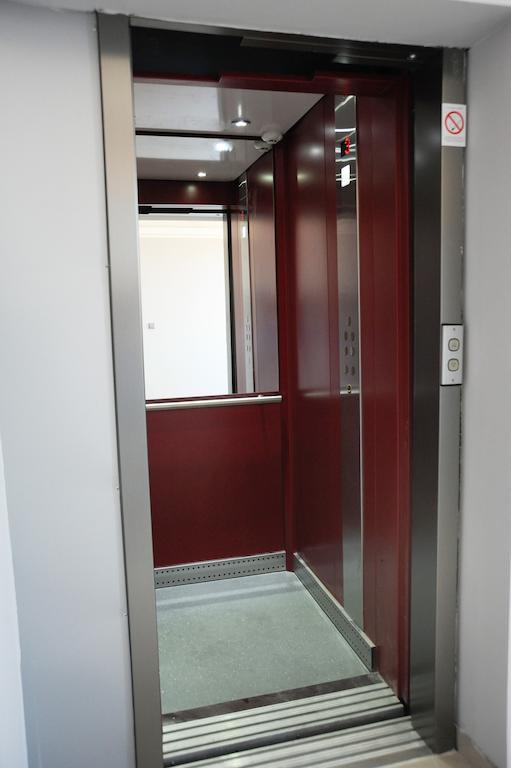 Garni Hotel Crystal Ice Ni エクステリア 写真