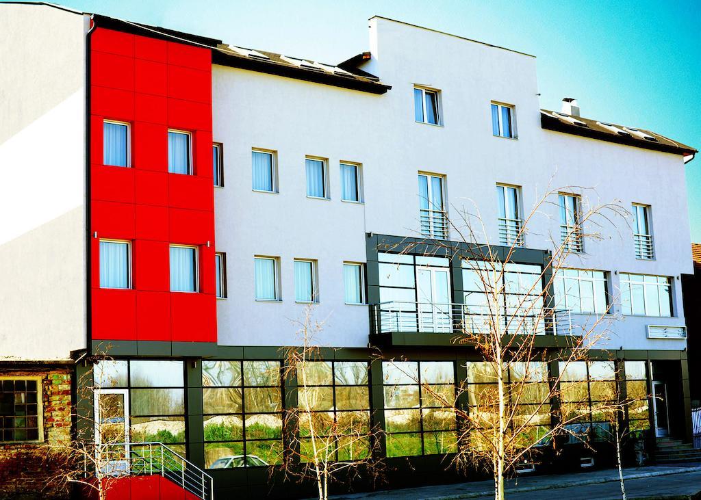 Garni Hotel Crystal Ice Ni エクステリア 写真